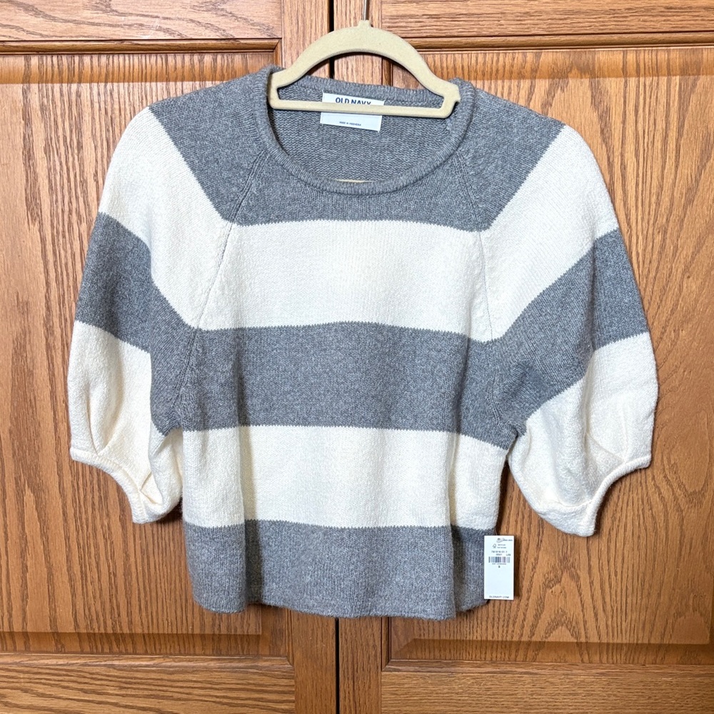 Old Navy Gray Knit Sweater